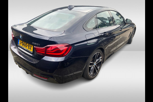 BMW 4 Serie Gran Coupé 430i High Exe. M Sport / Schuifdak / Camera / Head-up / Harman Kardon / 19'' / Leder / Navigatie / Dodehoek / DAB / Stoelverwarming / Cruise Control
