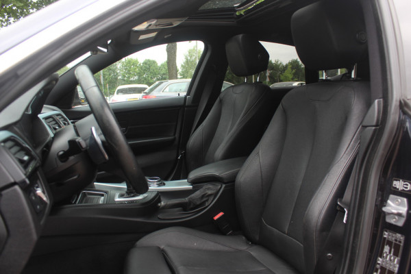 BMW 4 Serie Gran Coupé 430i High Exe. M Sport / Schuifdak / Camera / Head-up / Harman Kardon / 19'' / Leder / Navigatie / Dodehoek / DAB / Stoelverwarming / Cruise Control