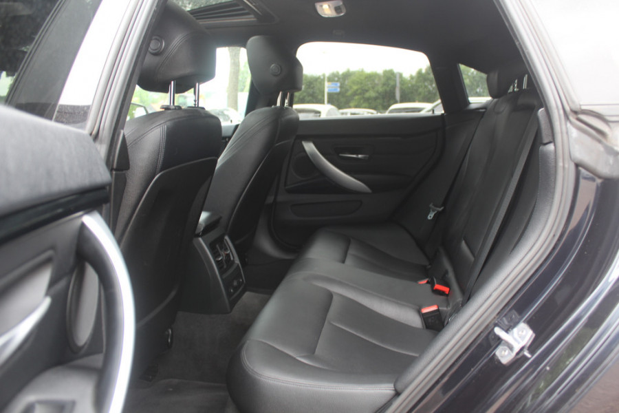 BMW 4 Serie Gran Coupé 430i High Exe. M Sport / Schuifdak / Camera / Head-up / Harman Kardon / 19'' / Leder / Navigatie / Dodehoek / DAB / Stoelverwarming / Cruise Control