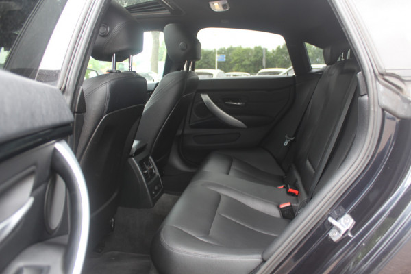 BMW 4 Serie Gran Coupé 430i High Exe. M Sport / Schuifdak / Camera / Head-up / Harman Kardon / 19'' / Leder / Navigatie / Dodehoek / DAB / Stoelverwarming / Cruise Control