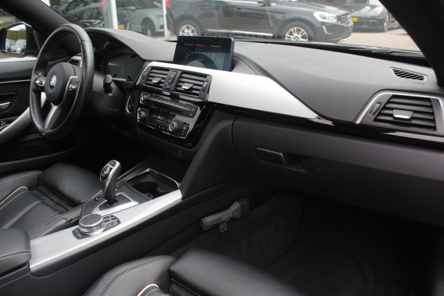 BMW 4 Serie Gran Coupé 430i High Exe. M Sport / Schuifdak / Camera / Head-up / Harman Kardon / 19'' / Leder / Navigatie / Dodehoek / DAB / Stoelverwarming / Cruise Control