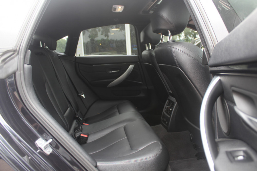 BMW 4 Serie Gran Coupé 430i High Exe. M Sport / Schuifdak / Camera / Head-up / Harman Kardon / 19'' / Leder / Navigatie / Dodehoek / DAB / Stoelverwarming / Cruise Control