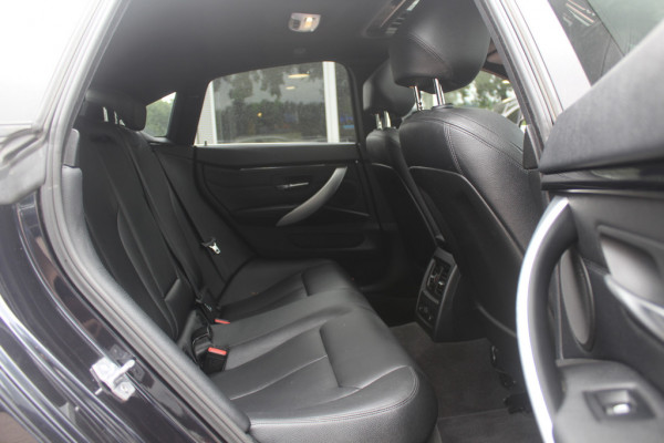 BMW 4 Serie Gran Coupé 430i High Exe. M Sport / Schuifdak / Camera / Head-up / Harman Kardon / 19'' / Leder / Navigatie / Dodehoek / DAB / Stoelverwarming / Cruise Control