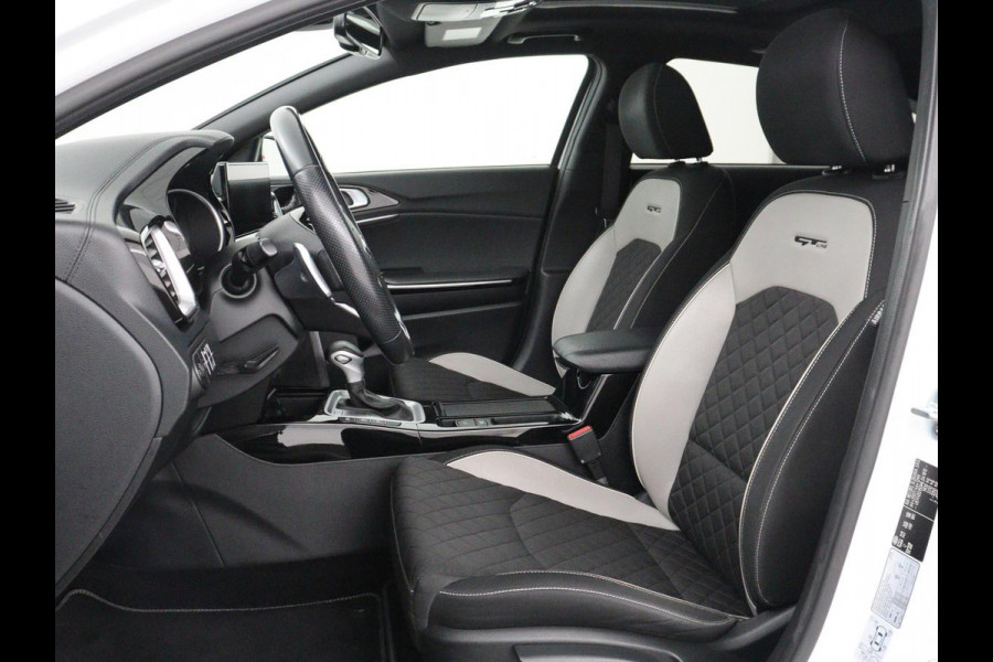 Kia ProCeed 1.5 T-GDi MHEV GT-Line Edition | Panoramadak | Trekhaak | Carplay | Camera | Navigatie | Parkeerhulp | Climate control | Bluetooth | Cruise control | Getint glas