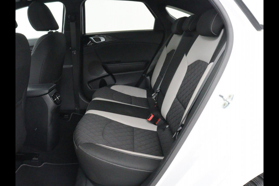 Kia ProCeed 1.5 T-GDi MHEV GT-Line Edition | Panoramadak | Trekhaak | Carplay | Camera | Navigatie | Parkeerhulp | Climate control | Bluetooth | Cruise control | Getint glas