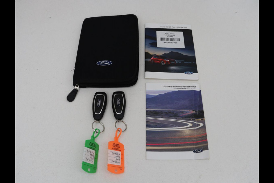 Ford Kuga 2.5 PHEV Titanium | SOH 85,6% | Trekhaak | Stoelverwarming | Camera | Adaptive cruise | Side Assist | Navigatie | Achterbankverwarming | Keyless | Carplay | Plug In