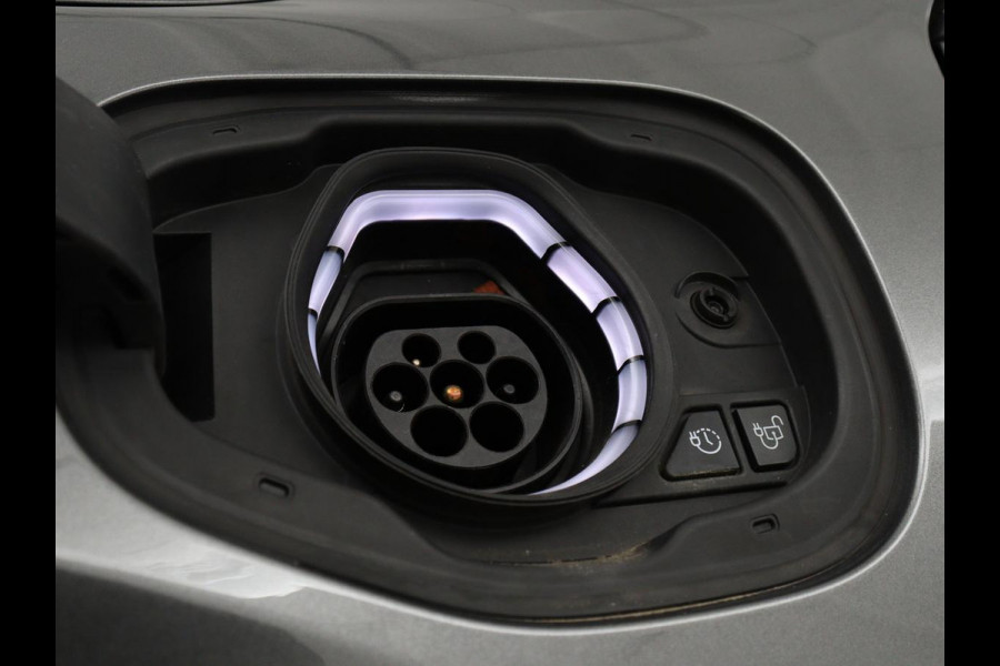 Ford Kuga 2.5 PHEV Titanium | SOH 85,6% | Trekhaak | Stoelverwarming | Camera | Adaptive cruise | Side Assist | Navigatie | Achterbankverwarming | Keyless | Carplay | Plug In