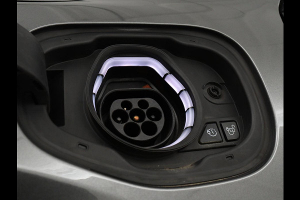 Ford Kuga 2.5 PHEV Titanium | SOH 85,6% | Trekhaak | Stoelverwarming | Camera | Adaptive cruise | Side Assist | Navigatie | Achterbankverwarming | Keyless | Carplay | Plug In