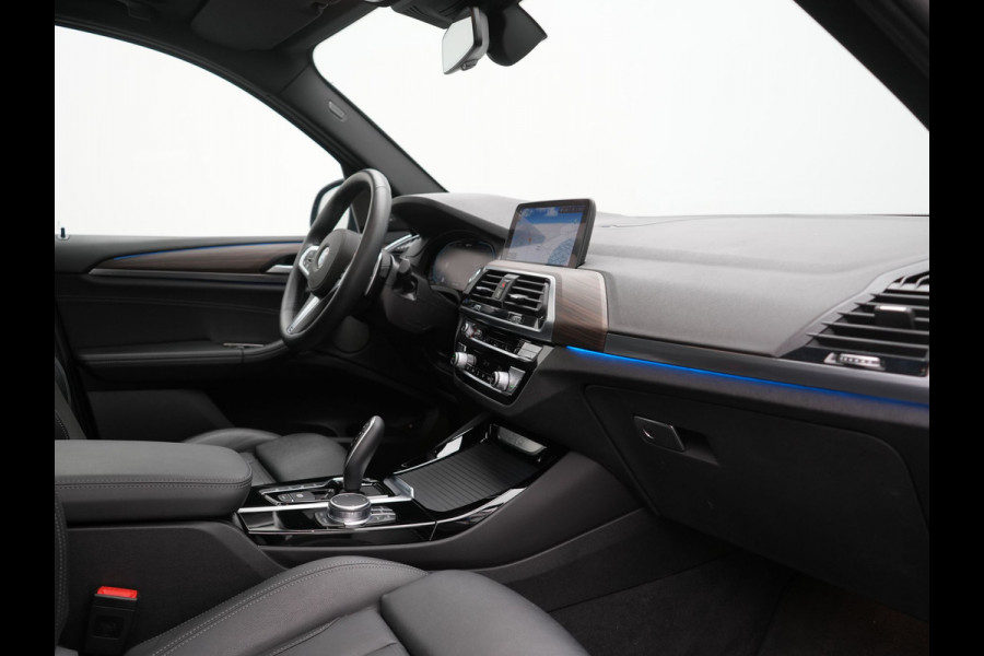 BMW X3 xDrive30e M Sport PHEV 293pk Dealer O.H. | Trekhaak Af Fabriek | Panodak | Head Up | Adaptive Cruise | 360 Camera | Harman / Kardon | Adaptief Onderstel | Lederen Sportstoelen Memory & Verwarmd | Keyless | Blis | Sfeerverlichting |  Plug In Hybrid |