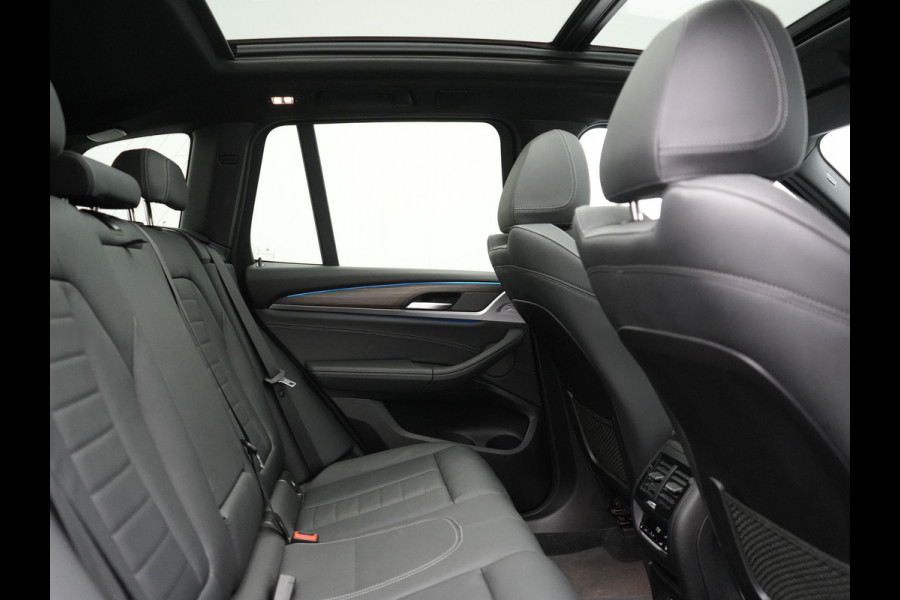 BMW X3 xDrive30e M Sport PHEV 293pk Dealer O.H. | Trekhaak Af Fabriek | Panodak | Head Up | Adaptive Cruise | 360 Camera | Harman / Kardon | Adaptief Onderstel | Lederen Sportstoelen Memory & Verwarmd | Keyless | Blis | Sfeerverlichting |  Plug In Hybrid |