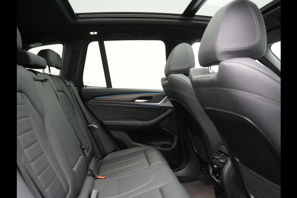 BMW X3 xDrive30e M Sport PHEV 293pk Dealer O.H. | Trekhaak Af Fabriek | Panodak | Head Up | Adaptive Cruise | 360 Camera | Harman / Kardon | Adaptief Onderstel | Lederen Sportstoelen Memory & Verwarmd | Keyless | Blis | Sfeerverlichting |  Plug In Hybrid |