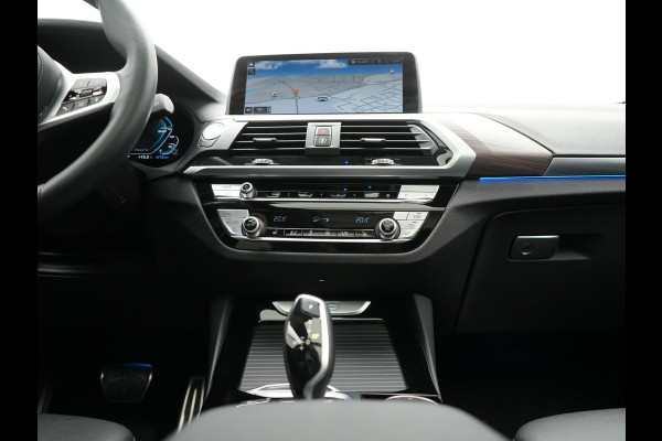 BMW X3 xDrive30e M Sport PHEV 293pk Dealer O.H. | Trekhaak Af Fabriek | Panodak | Head Up | Adaptive Cruise | 360 Camera | Harman / Kardon | Adaptief Onderstel | Lederen Sportstoelen Memory & Verwarmd | Keyless | Blis | Sfeerverlichting |  Plug In Hybrid |