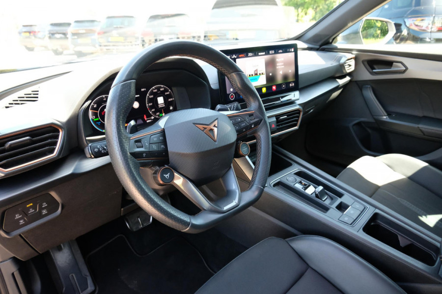 CUPRA Formentor 1.4 e-Hybrid VZ Performance 245PK | Wegklapbare trekhaak | 360 Camera | Adaptive cruise control | Stuur & Stoelverwarming | Memory Seats