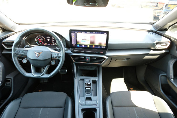 CUPRA Formentor 1.4 e-Hybrid VZ Performance 245PK | Wegklapbare trekhaak | 360 Camera | Adaptive cruise control | Stuur & Stoelverwarming | Memory Seats