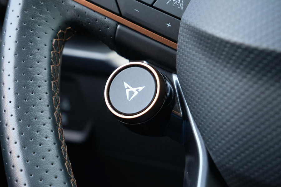 CUPRA Formentor 1.4 e-Hybrid VZ Performance 245PK | Wegklapbare trekhaak | 360 Camera | Adaptive cruise control | Stuur & Stoelverwarming | Memory Seats