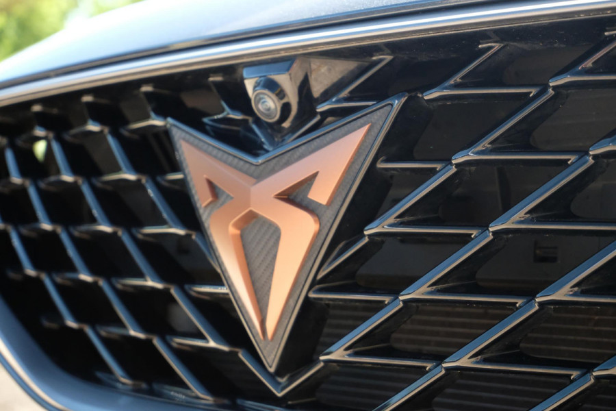 CUPRA Formentor 1.4 e-Hybrid VZ Performance 245PK | Wegklapbare trekhaak | 360 Camera | Adaptive cruise control | Stuur & Stoelverwarming | Memory Seats