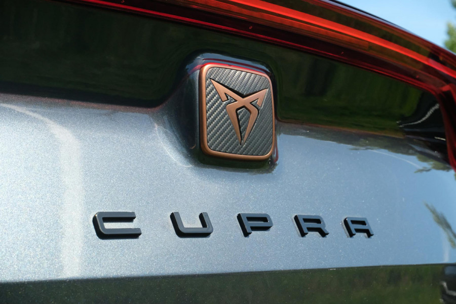 CUPRA Formentor 1.4 e-Hybrid VZ Performance 245PK | Wegklapbare trekhaak | 360 Camera | Adaptive cruise control | Stuur & Stoelverwarming | Memory Seats