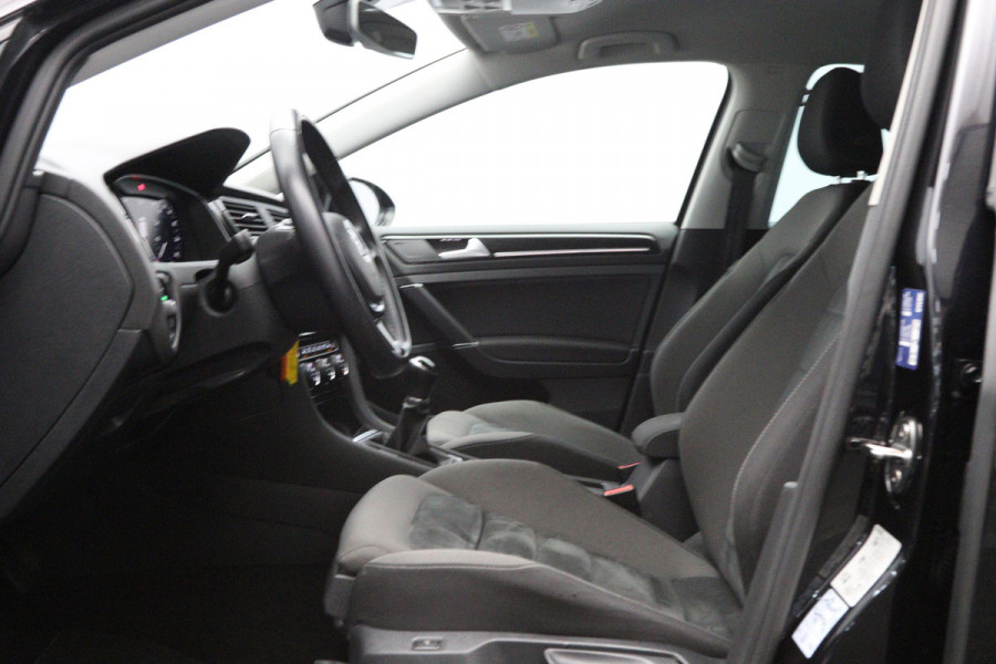 Volkswagen Golf Variant 1.5 TSI 150 PK R-Line Highline BNS, Trekhaak, Digitale Cockpit, LED, Camera, Stoelverwarming, Camera