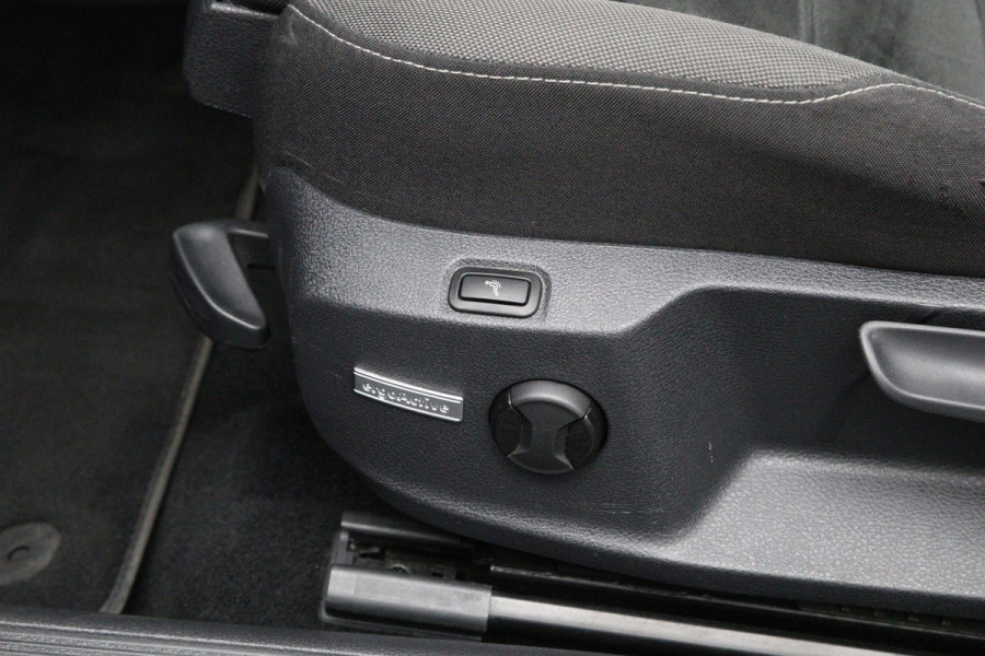 Volkswagen Golf Variant 1.5 TSI 150 PK R-Line Highline BNS, Trekhaak, Digitale Cockpit, LED, Camera, Stoelverwarming, Camera