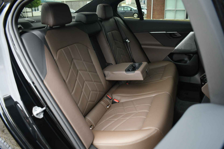 BMW 5 Serie 550e xDrive M-Sport Pro B&W Trekh Prof-onderstel 20inch