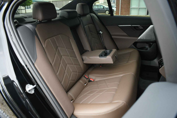 BMW 5 Serie 550e xDrive M-Sport Pro B&W Trekh Prof-onderstel 20inch