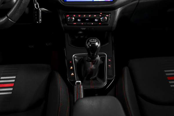 Seat Arona 1.0 TSI 116 PK FR | Cruise | PDC | Camera | ECC | Trekhaak | LM 17" |