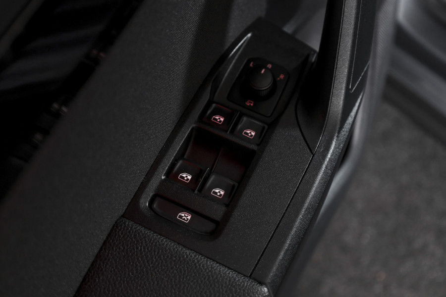 Seat Arona 1.0 TSI 116 PK FR | Cruise | PDC | Camera | ECC | Trekhaak | LM 17" |