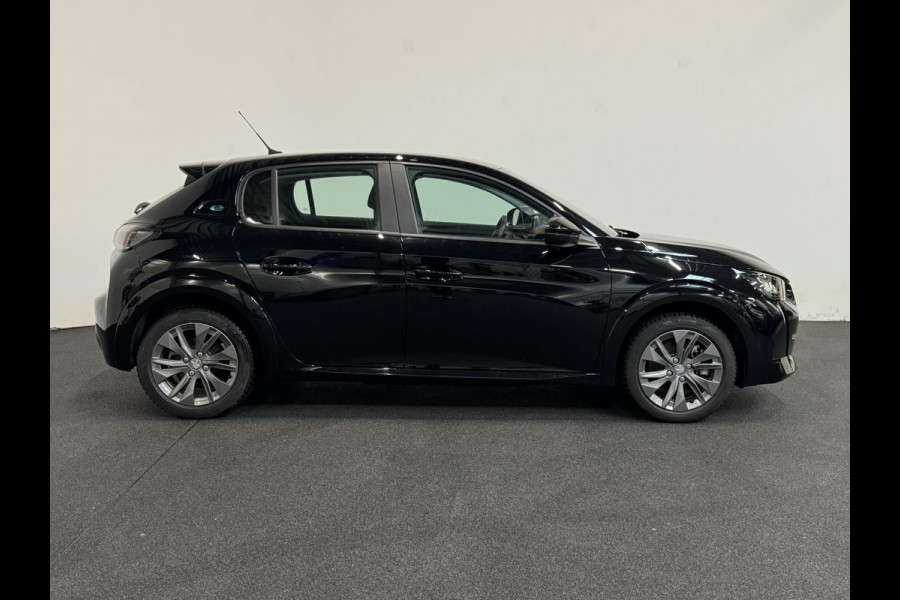 Peugeot e-208 EV Active Pack 50 kWh Navigatie Apple Carplay/Android Auto Parkeersensoren achter  Cruise Control  Climate Control Lichtmetalen velgen