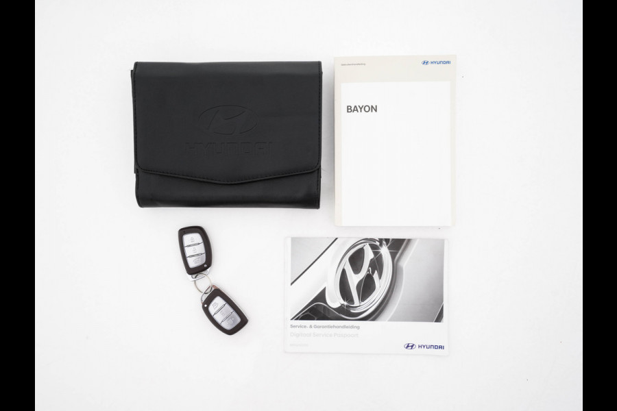 Hyundai Bayon 1.0 T-GDI Premium Sky (INCL.BTW) *PANO | ADAPTIVE-CRUISE | FULL-LED | BOSE-SOUND | BLINDSPOT | DIGI-COCKPIT | HEATED-SPORTSEATS | CAMERA | DAB | KEYLESS | PRIVACY-GLASS | 16''ALU | TOWBAR*