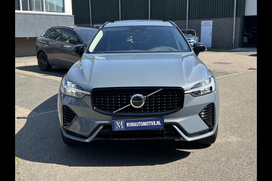 Volvo XC60 2.0 T6 Plug-in hybrid AWD R-Design | BOMVOL!! | 22K KM!! | STOEL STUURVERWARMING | PANO | ELEK. TREKHAAK | ADAP. CRUISRE | MEM. STOELEN | ACHTERBANK VERWARMD | ELEK. ACHTERKLEP | 12 MND BOVAG GARANTIE | DEALER ONDERHOUDEN |
