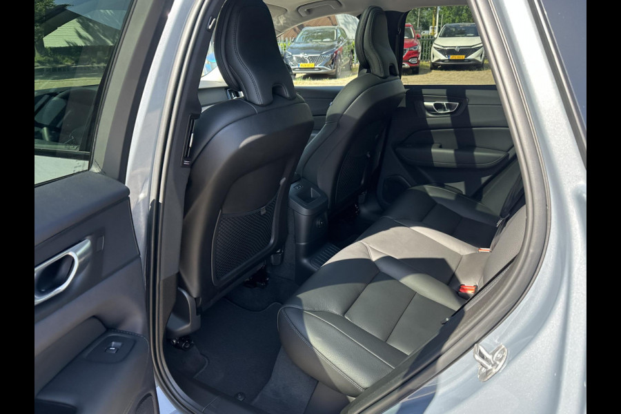 Volvo XC60 2.0 T6 Plug-in hybrid AWD R-Design | BOMVOL!! | 22K KM!! | STOEL STUURVERWARMING | PANO | ELEK. TREKHAAK | ADAP. CRUISRE | MEM. STOELEN | ACHTERBANK VERWARMD | ELEK. ACHTERKLEP | 12 MND BOVAG GARANTIE | DEALER ONDERHOUDEN |