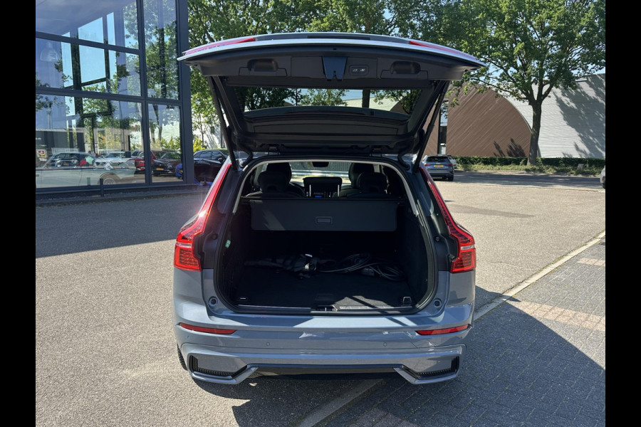 Volvo XC60 2.0 T6 Plug-in hybrid AWD R-Design | BOMVOL!! | 22K KM!! | STOEL STUURVERWARMING | PANO | ELEK. TREKHAAK | ADAP. CRUISRE | MEM. STOELEN | ACHTERBANK VERWARMD | ELEK. ACHTERKLEP | 12 MND BOVAG GARANTIE | DEALER ONDERHOUDEN |