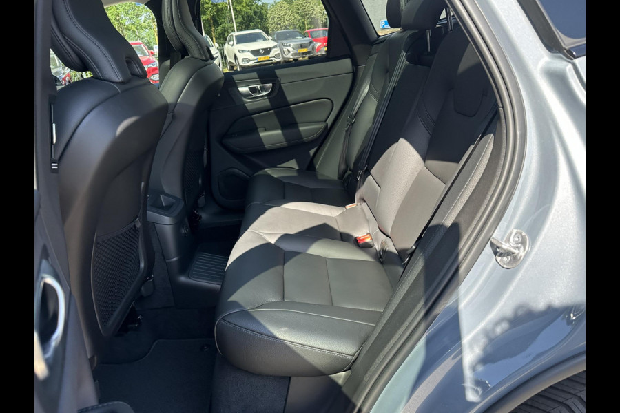 Volvo XC60 2.0 T6 Plug-in hybrid AWD R-Design | BOMVOL!! | 22K KM!! | STOEL STUURVERWARMING | PANO | ELEK. TREKHAAK | ADAP. CRUISRE | MEM. STOELEN | ACHTERBANK VERWARMD | ELEK. ACHTERKLEP | 12 MND BOVAG GARANTIE | DEALER ONDERHOUDEN |