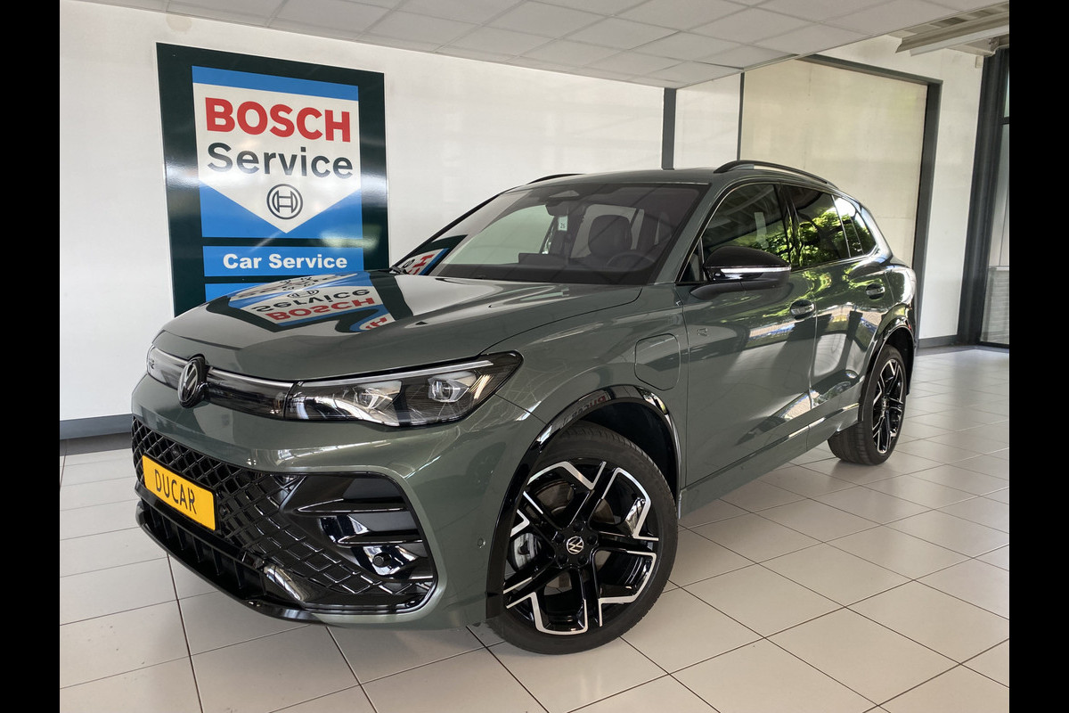 Volkswagen Tiguan 1.5 eHybrid R-Line Edition 272 PK Full Option, Panoramadak ,  Headup , Trekhaak, Leer , Massage stoelen