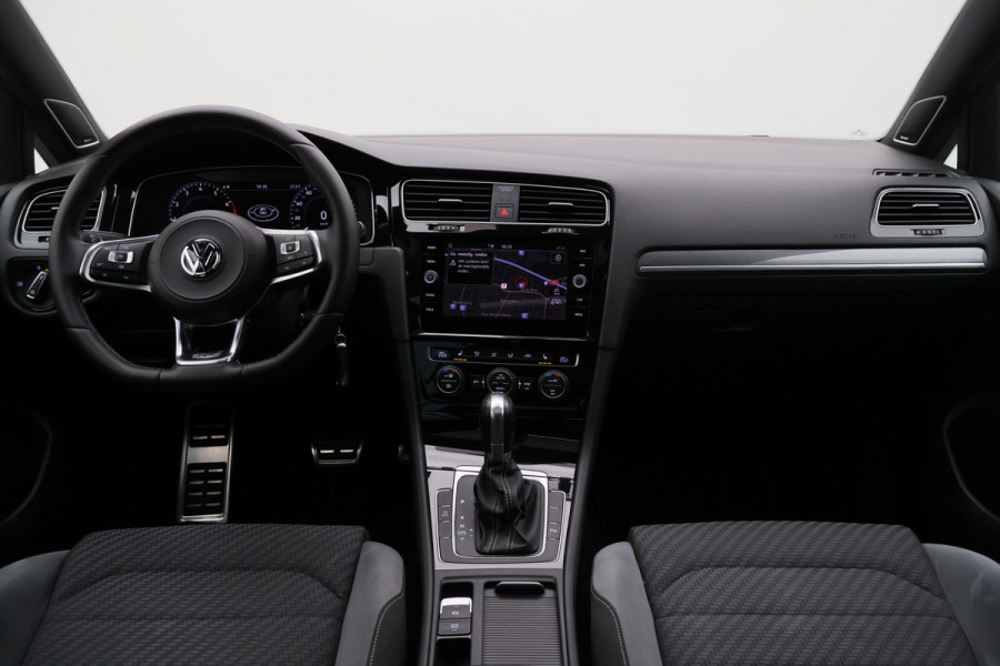 Volkswagen Golf Variant 1.5 TSI Highline Business R Panoramadak, LED, Camera, Virtual Cockpit, Trekhaak