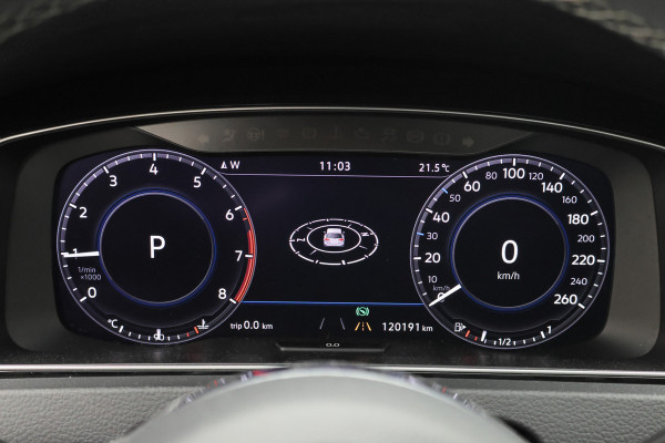 Volkswagen Golf Variant 1.5 TSI Highline Business R Panoramadak, LED, Camera, Virtual Cockpit, Trekhaak