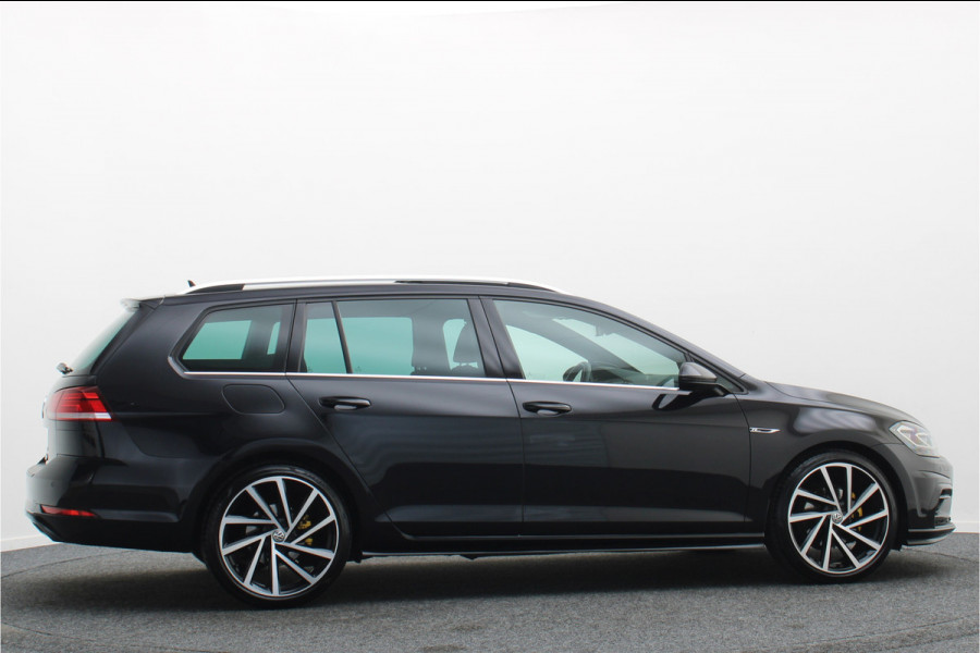 Volkswagen Golf Variant 1.5 TSI Highline Business R Panoramadak, LED, Camera, Virtual Cockpit, Trekhaak