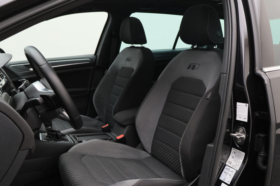 Volkswagen Golf Variant 1.5 TSI Highline Business R Panoramadak, LED, Camera, Virtual Cockpit, Trekhaak