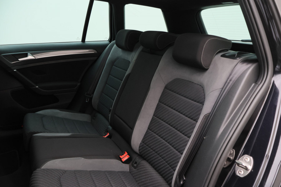 Volkswagen Golf Variant 1.5 TSI Highline Business R Panoramadak, LED, Camera, Virtual Cockpit, Trekhaak