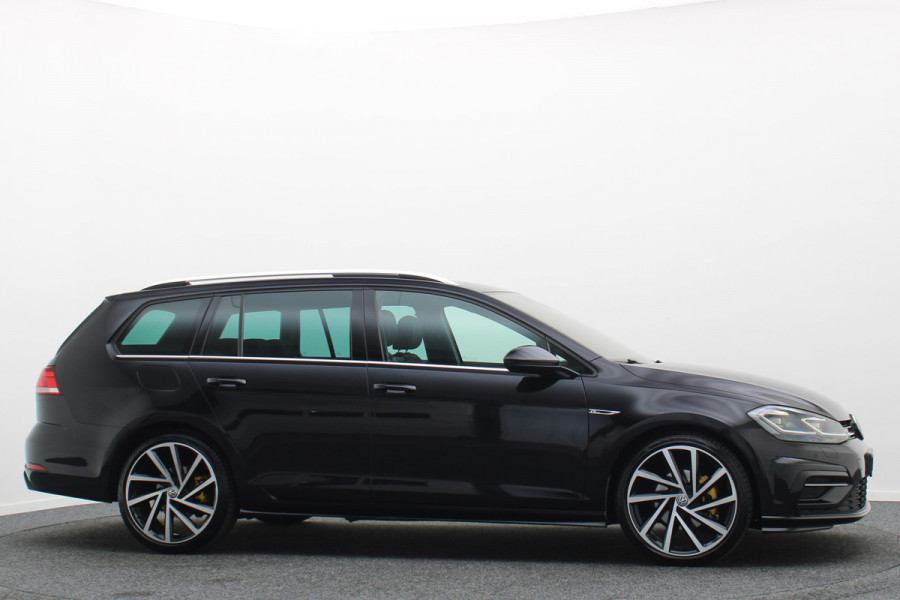 Volkswagen Golf Variant 1.5 TSI Highline Business R Panoramadak, LED, Camera, Virtual Cockpit, Trekhaak