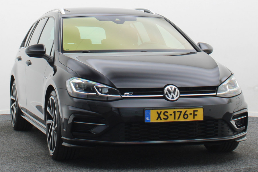 Volkswagen Golf Variant 1.5 TSI Highline Business R Panoramadak, LED, Camera, Virtual Cockpit, Trekhaak