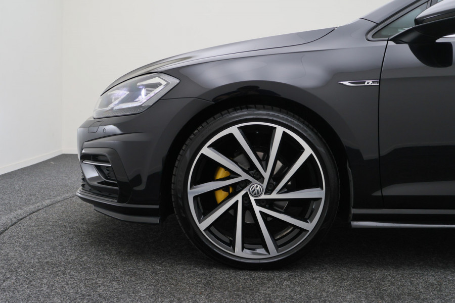 Volkswagen Golf Variant 1.5 TSI Highline Business R Panoramadak, LED, Camera, Virtual Cockpit, Trekhaak