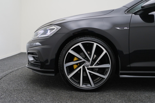 Volkswagen Golf Variant 1.5 TSI Highline Business R Panoramadak, LED, Camera, Virtual Cockpit, Trekhaak