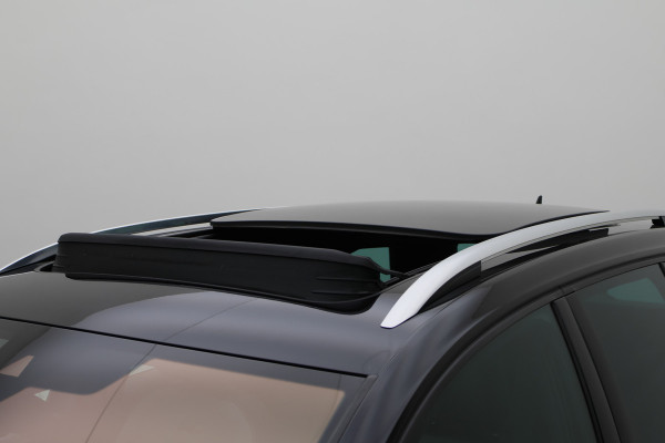 Volkswagen Golf Variant 1.5 TSI Highline Business R Panoramadak, LED, Camera, Virtual Cockpit, Trekhaak