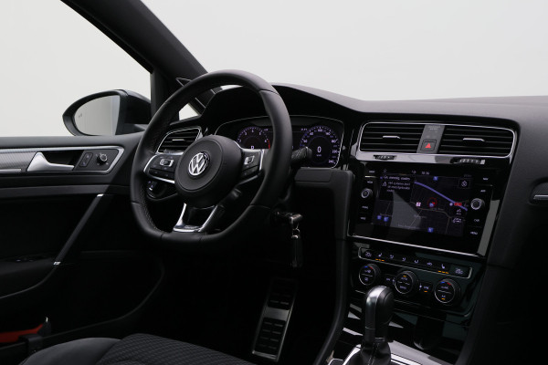 Volkswagen Golf Variant 1.5 TSI Highline Business R Panoramadak, LED, Camera, Virtual Cockpit, Trekhaak