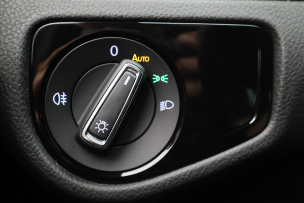 Volkswagen Golf Variant 1.5 TSI Highline Business R Panoramadak, LED, Camera, Virtual Cockpit, Trekhaak