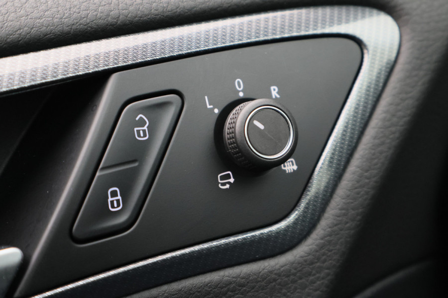 Volkswagen Golf Variant 1.5 TSI Highline Business R Panoramadak, LED, Camera, Virtual Cockpit, Trekhaak