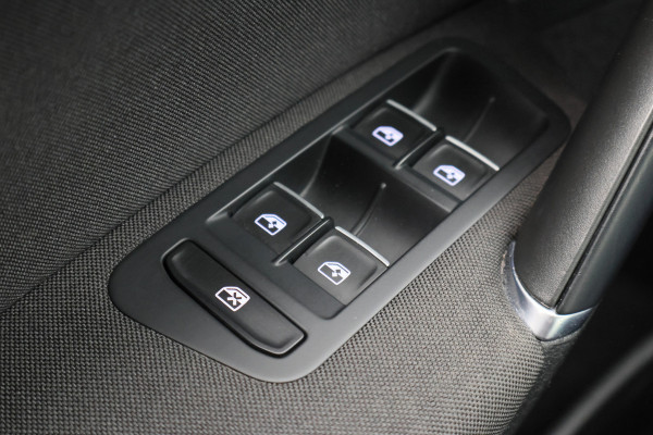 Volkswagen Golf Variant 1.5 TSI Highline Business R Panoramadak, LED, Camera, Virtual Cockpit, Trekhaak