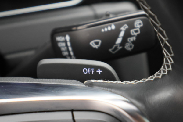 Volkswagen Golf Variant 1.5 TSI Highline Business R Panoramadak, LED, Camera, Virtual Cockpit, Trekhaak