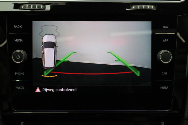 Volkswagen Golf Variant 1.5 TSI Highline Business R Panoramadak, LED, Camera, Virtual Cockpit, Trekhaak